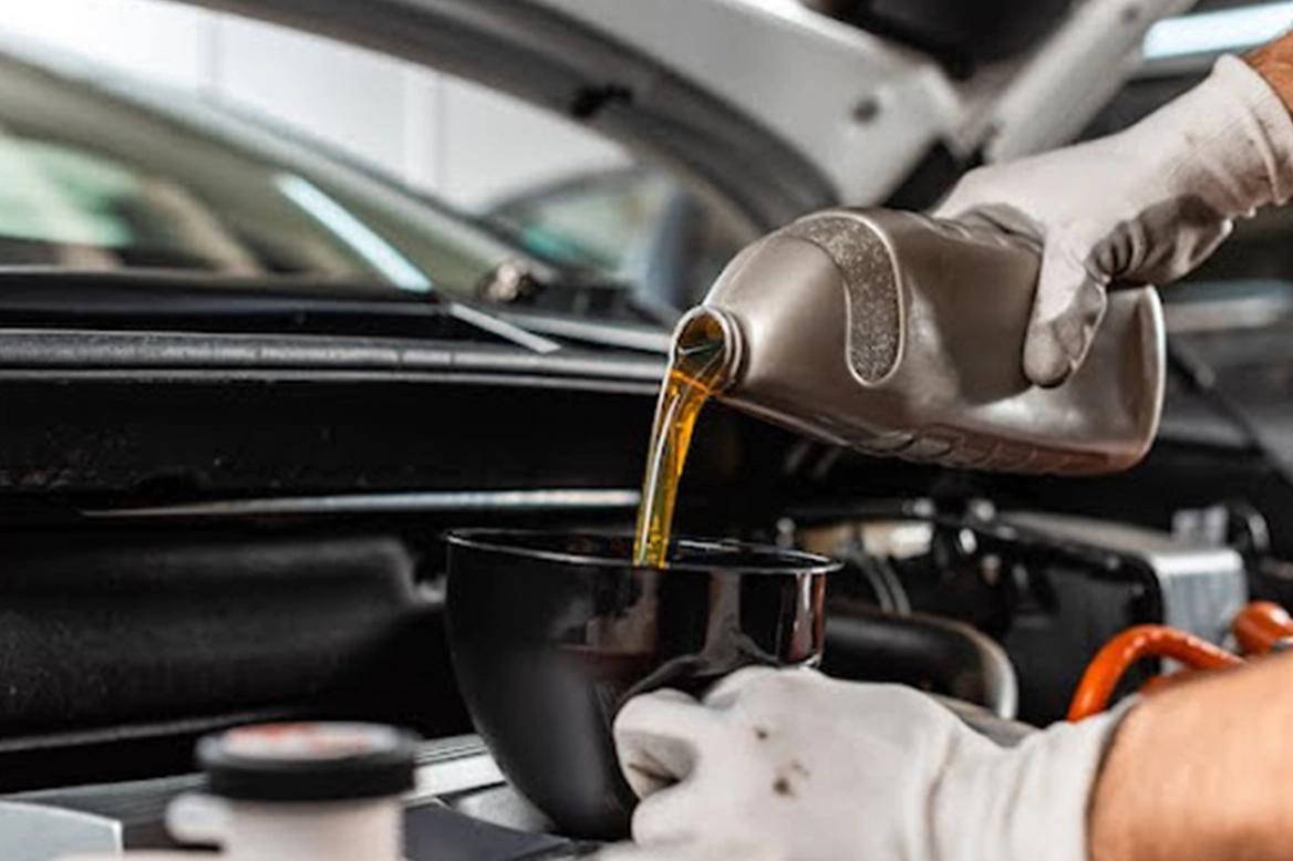 oil-changes Service Tip: How Oil Additives Enhance Engine Performance
